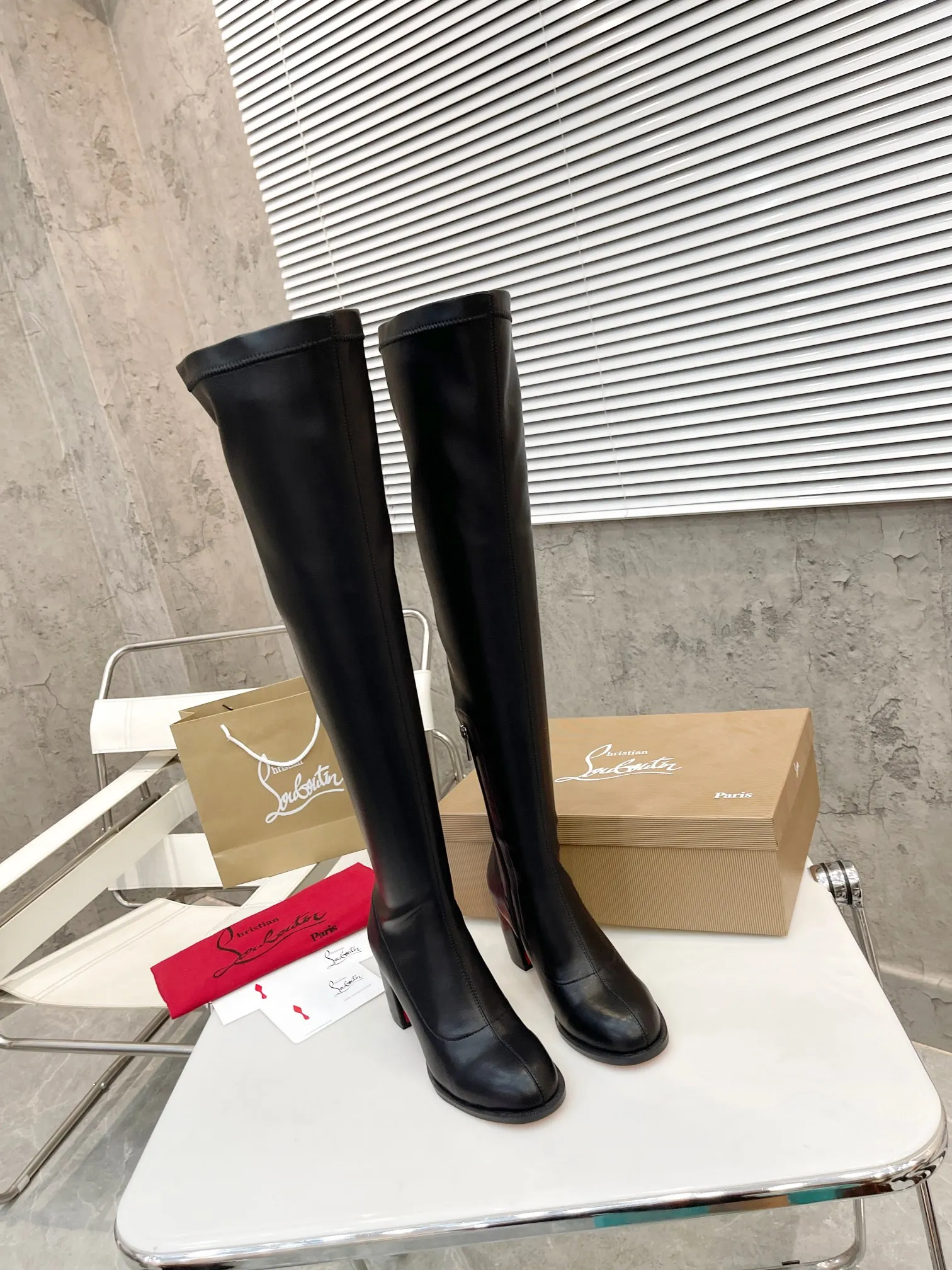 👟👟Ex-factory price 640👟👟 Christian Louboutin (CL) launches new thick-heeled stretch ankle boots, which are classic and refined, with smooth and slender lines. Fitted with 70mm square heel. The tube height is 22 inches.  ✅Fabric: stretch velvet leather ✅Lining: sheepskin ✅Outsole/heel height: rubber Heel height 7cm ✅Color: black stretch velvet black stretch leather khaki stretch suede ✅Code number: 34-41 (34,41 customized) ✅Packaging: original board packaging